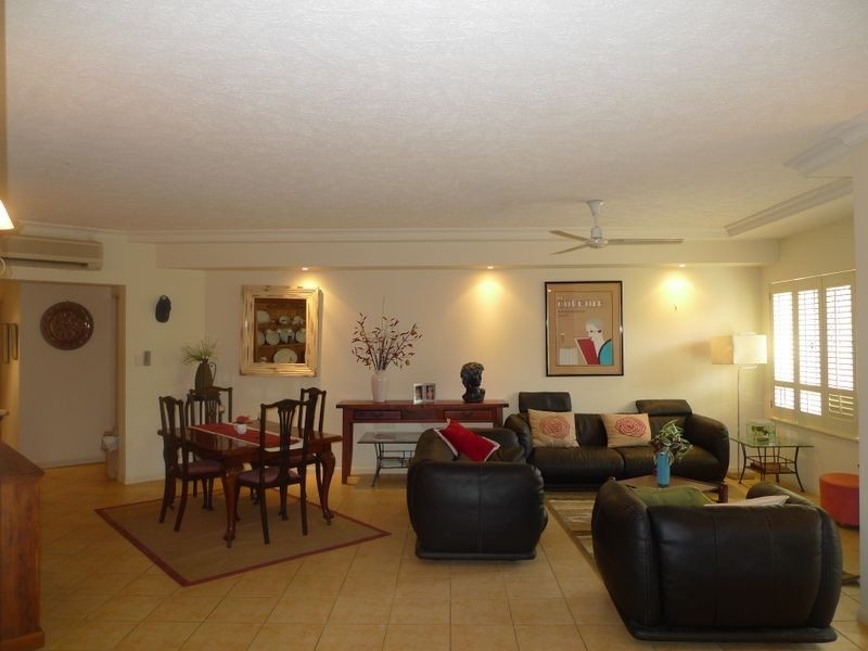 “The Lakes” 302/2 Greenslopes Street, Cairns North QLD 4870