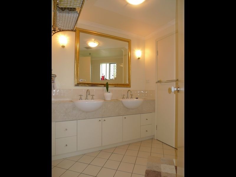 “The Lakes” 302/2 Greenslopes Street, Cairns North QLD 4870
