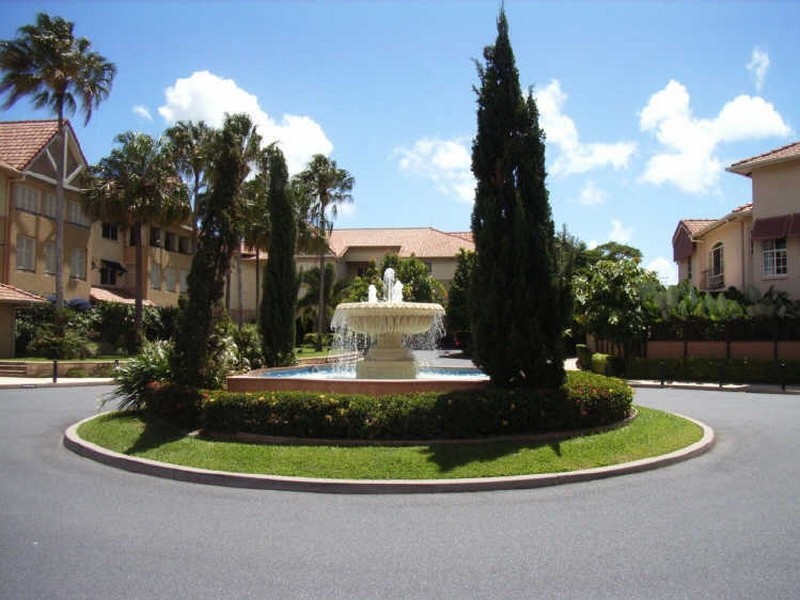 “The Lakes” 302/2 Greenslopes Street, Cairns North QLD 4870