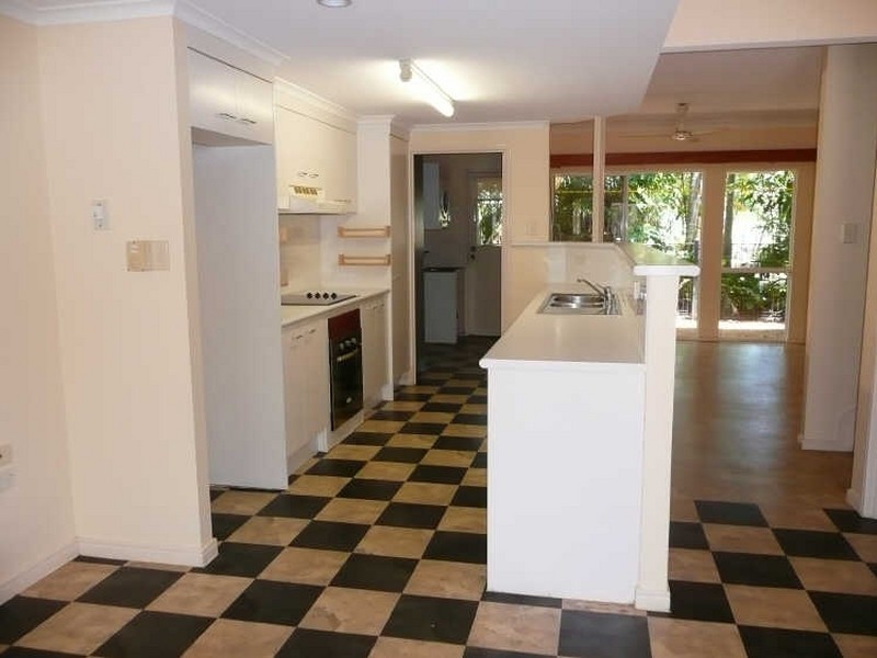 10/14 Charles Street, Cairns North QLD 4870