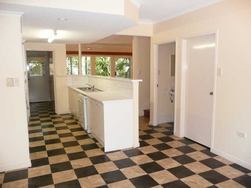 10/14 Charles Street, Cairns North QLD 4870