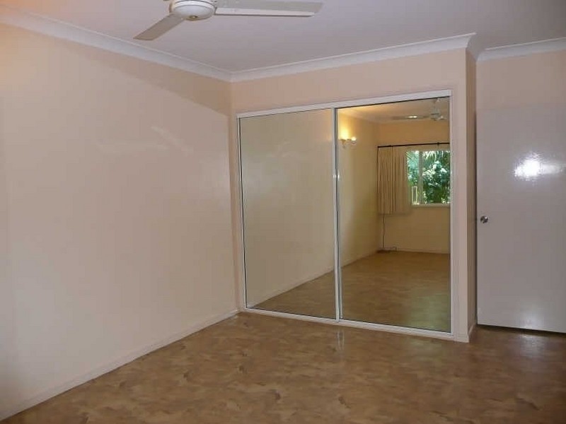 10/14 Charles Street, Cairns North QLD 4870