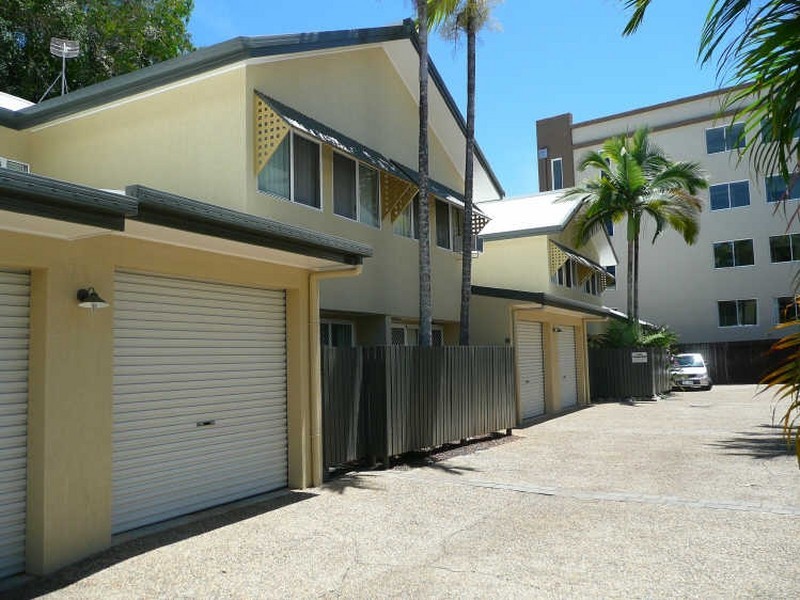 10/14 Charles Street, Cairns North QLD 4870