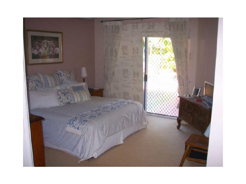 17 Olfersia Court, Mooroobool QLD 4870