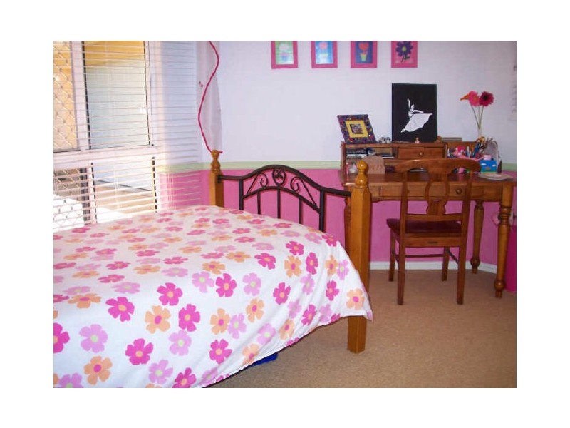 17 Olfersia Court, Mooroobool QLD 4870