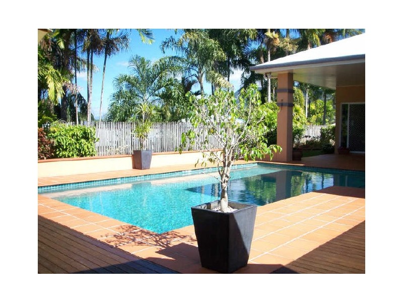 17 Olfersia Court, Mooroobool QLD 4870