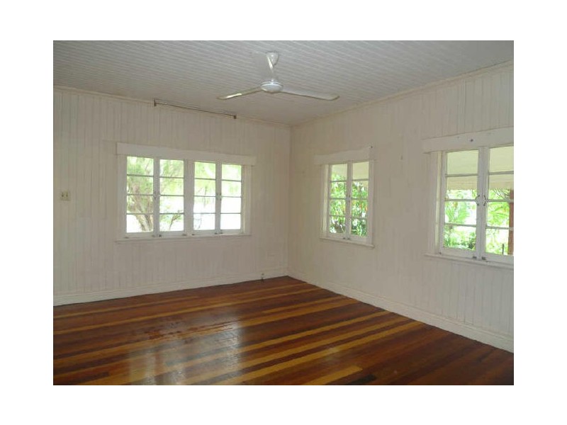 114 Callaghan Street, Mooroobool QLD 4870