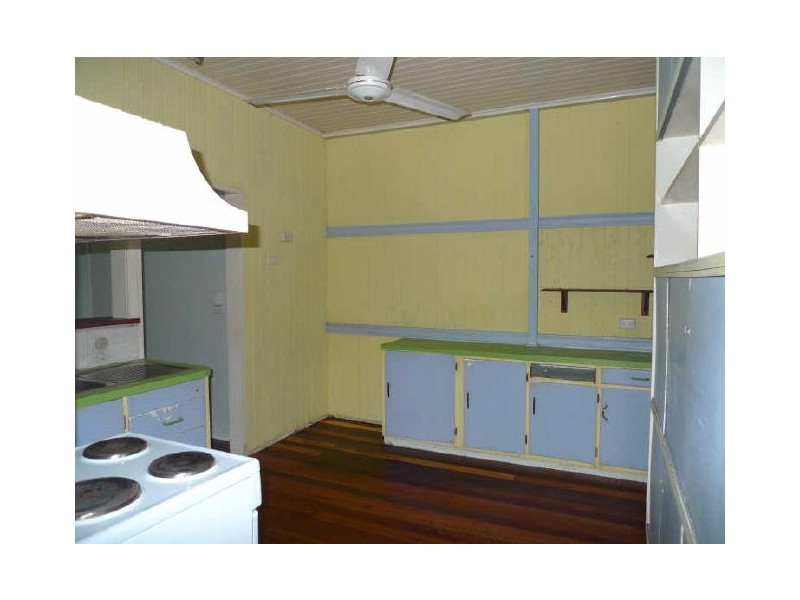 114 Callaghan Street, Mooroobool QLD 4870
