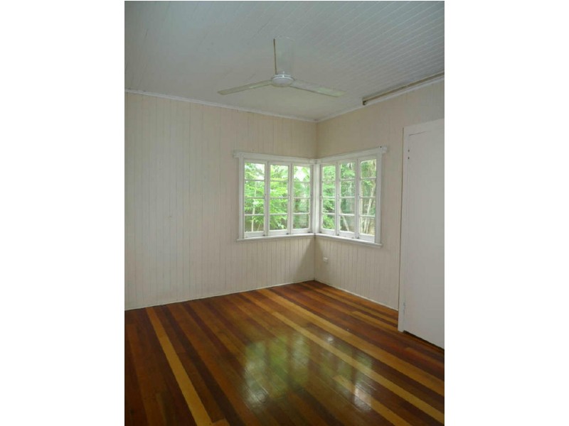 114 Callaghan Street, Mooroobool QLD 4870