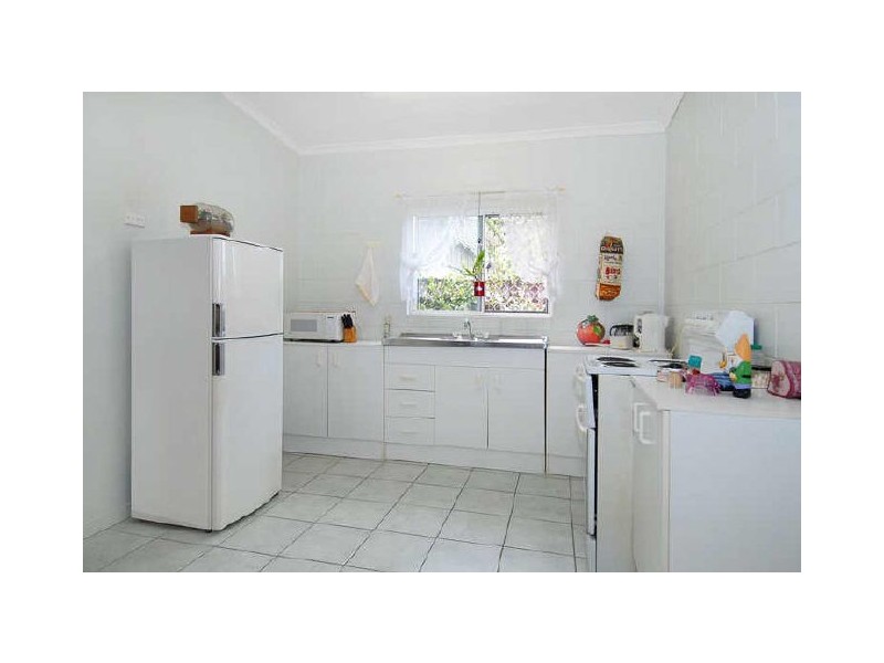 27 Smallwood Street, Mooroobool QLD 4870