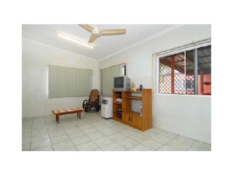 27 Smallwood Street, Mooroobool QLD 4870