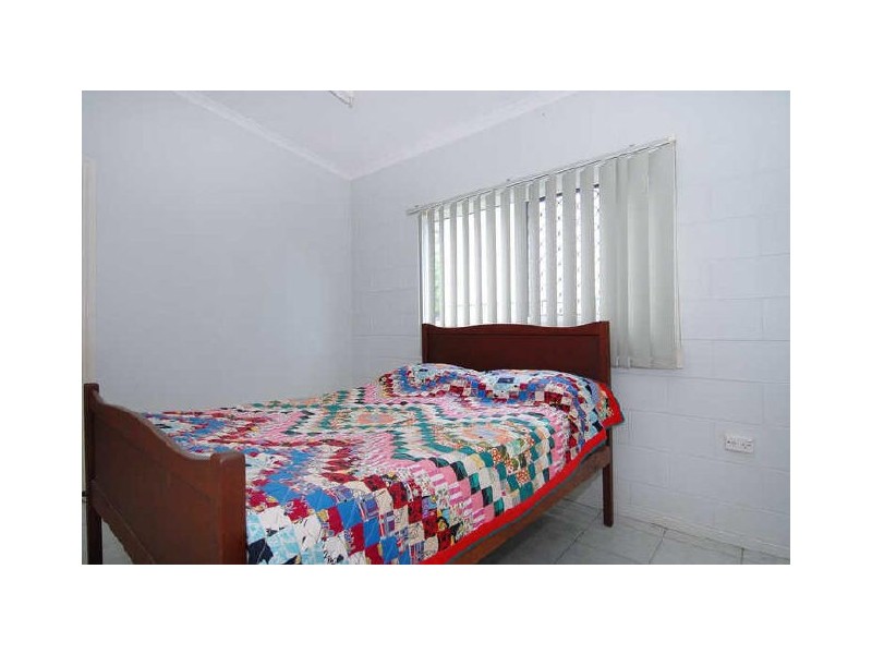 27 Smallwood Street, Mooroobool QLD 4870