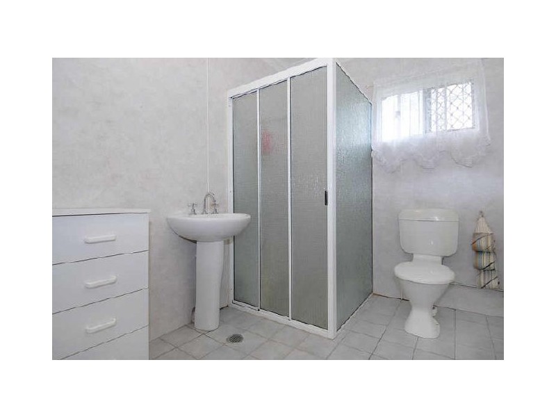 27 Smallwood Street, Mooroobool QLD 4870