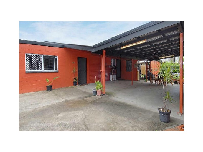27 Smallwood Street, Mooroobool QLD 4870