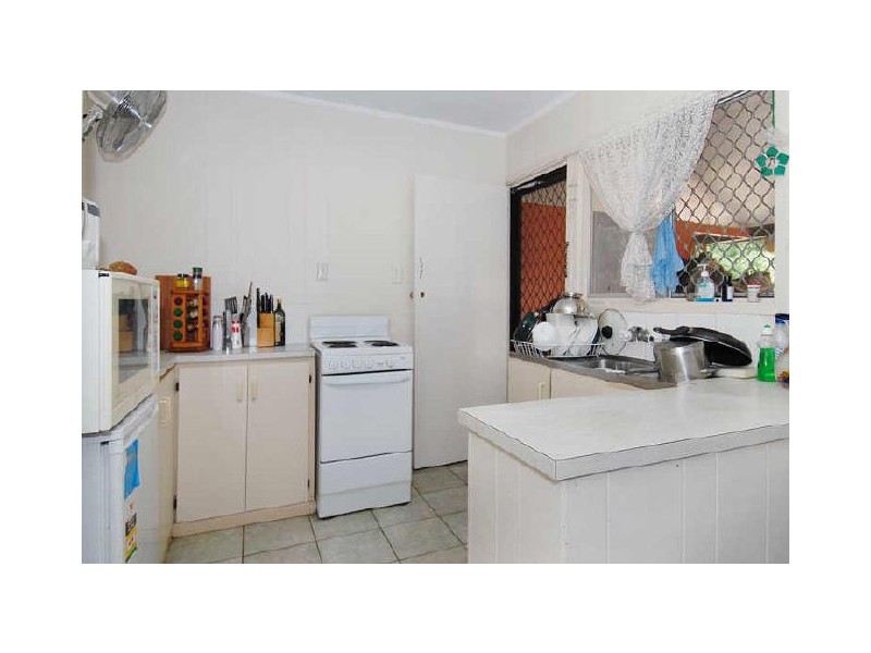 27 Smallwood Street, Mooroobool QLD 4870