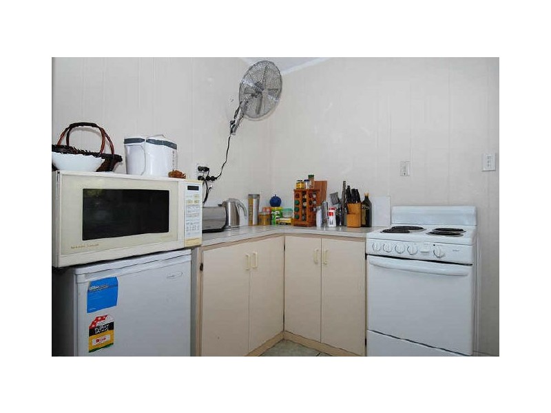 27 Smallwood Street, Mooroobool QLD 4870