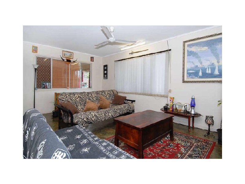 27 Smallwood Street, Mooroobool QLD 4870