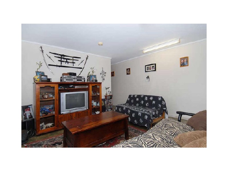27 Smallwood Street, Mooroobool QLD 4870