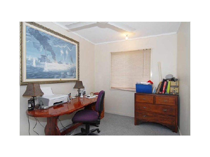 27 Smallwood Street, Mooroobool QLD 4870