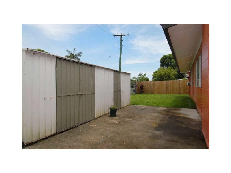 27 Smallwood Street, Mooroobool QLD 4870
