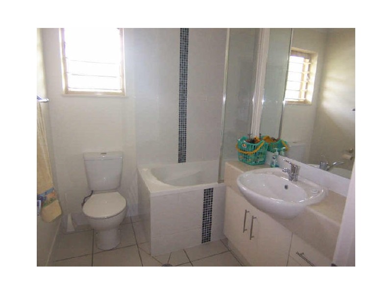 1/12 Old Smithfield Road, Freshwater QLD 4870