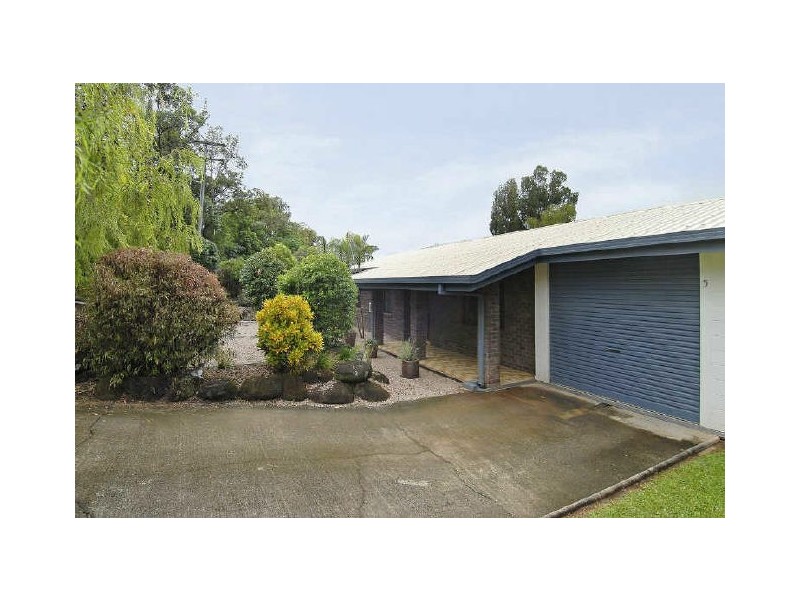 5 Beatrice Street, Mooroobool QLD 4870