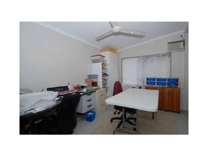 5 Beatrice Street, Mooroobool QLD 4870