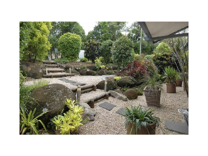 5 Beatrice Street, Mooroobool QLD 4870