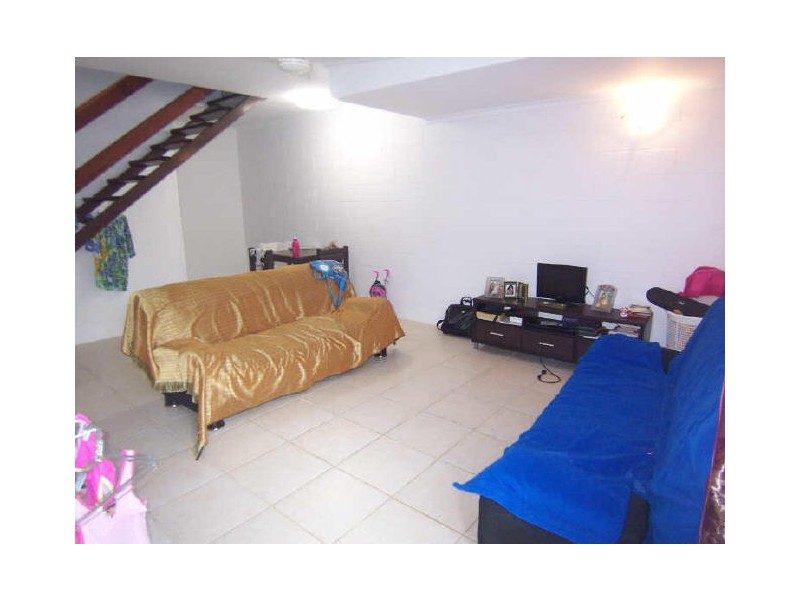 2/5 Pioneer Street, Manoora QLD 4870