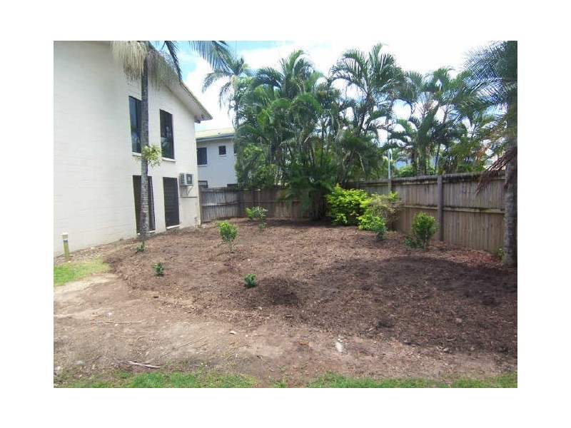 2/5 Pioneer Street, Manoora QLD 4870