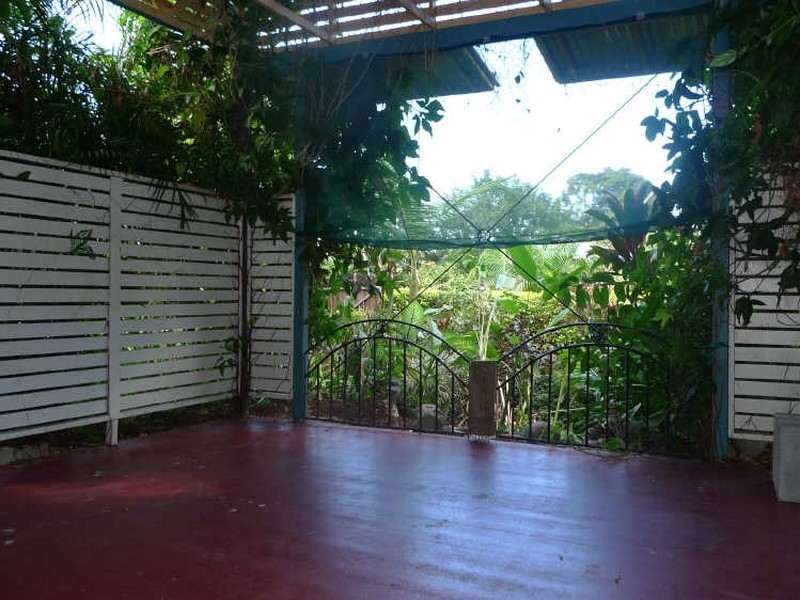 9 Witney Street, Manoora QLD 4870