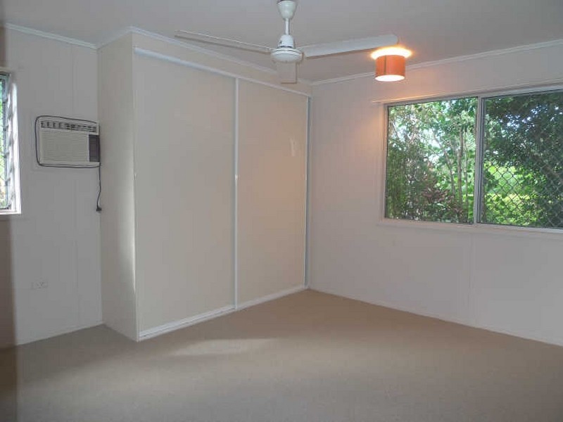 9 Witney Street, Manoora QLD 4870