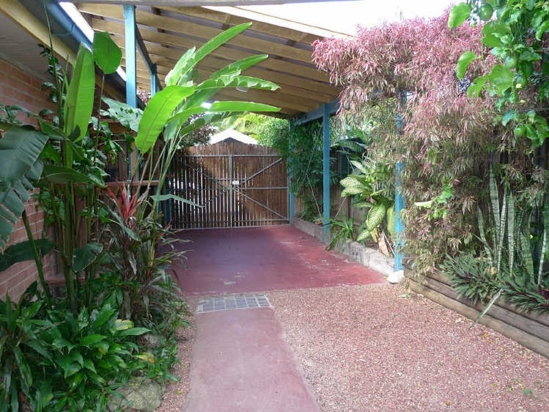 9 Witney Street, Manoora QLD 4870