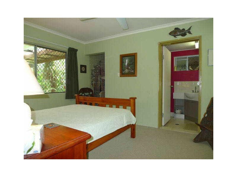 5 Lennon Street, Westcourt QLD 4870