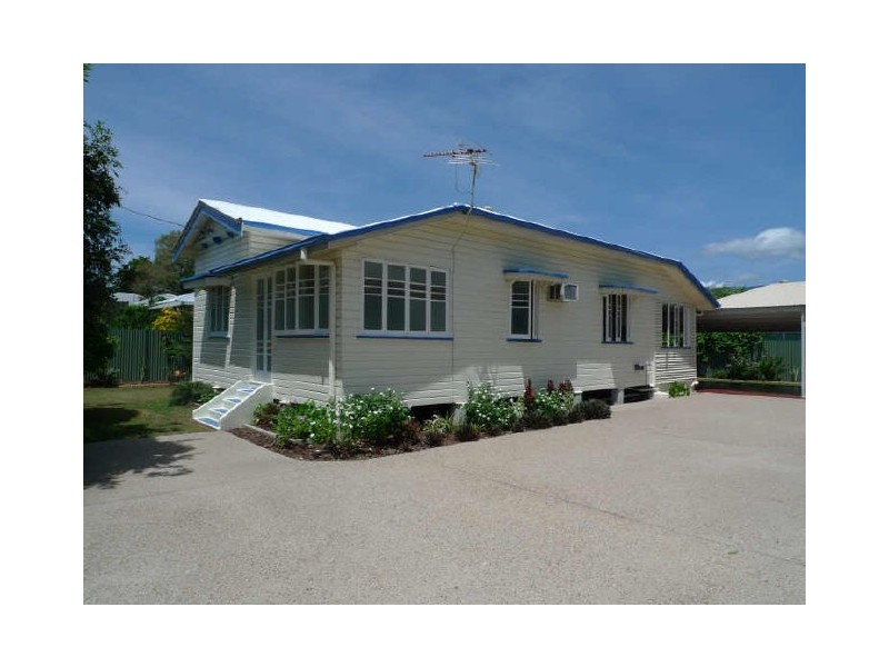 17 Macnamara Street, Manunda QLD 4870