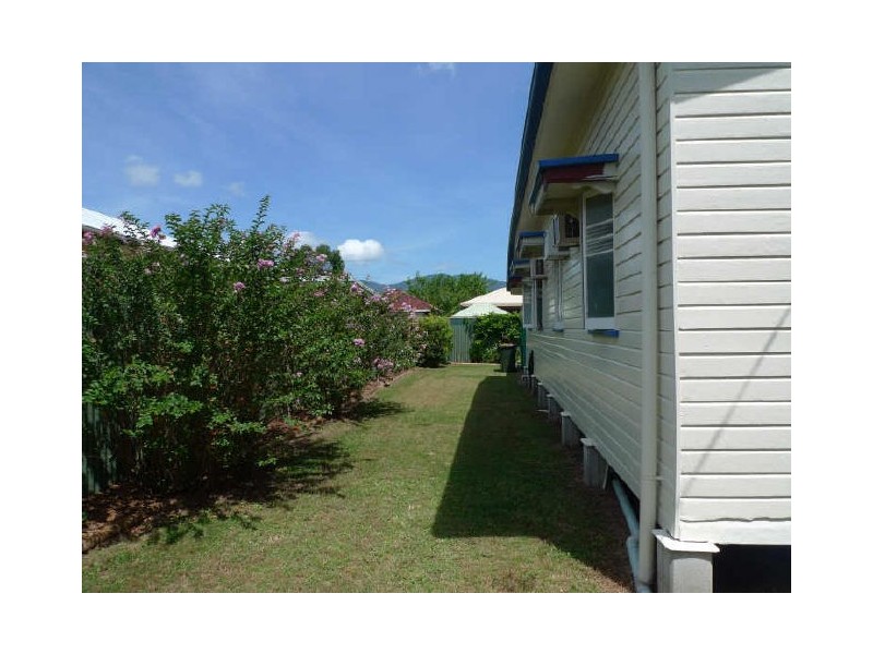 17 Macnamara Street, Manunda QLD 4870
