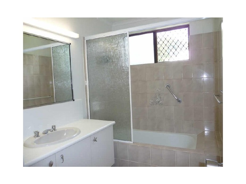 35 Hobson Drive, Brinsmead QLD 4870