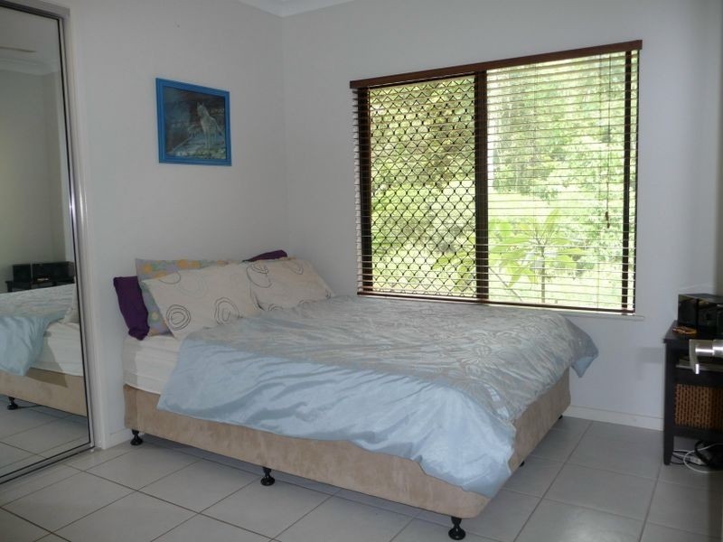 2 Stapleton Close, Redlynch QLD 4870