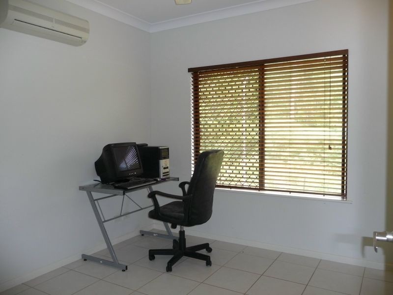 2 Stapleton Close, Redlynch QLD 4870