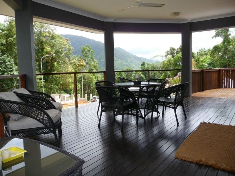 2 Stapleton Close, Redlynch QLD 4870