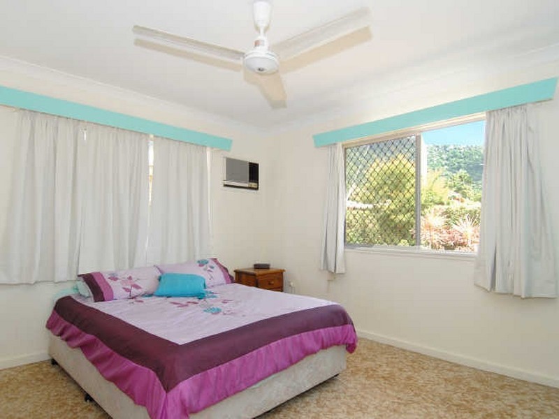 10 Fairview Street, Bayview Heights QLD 4868
