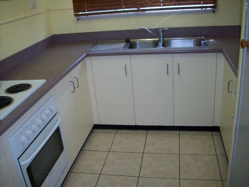 2 Moignard Street, Manoora QLD 4870