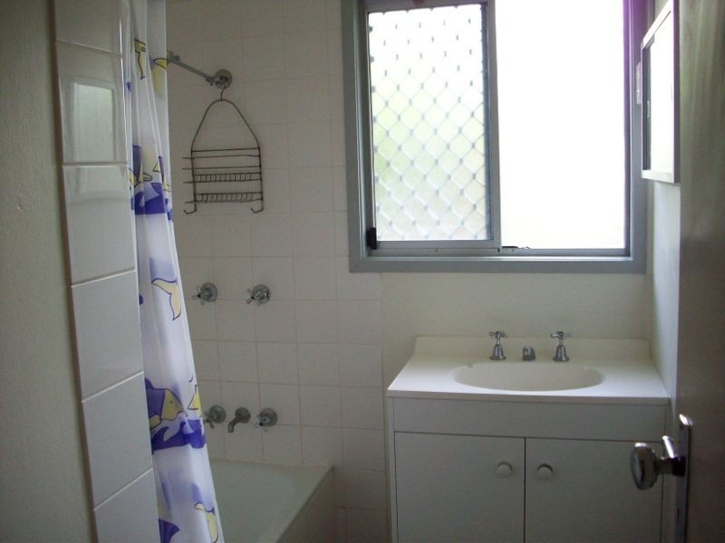 2 Moignard Street, Manoora QLD 4870