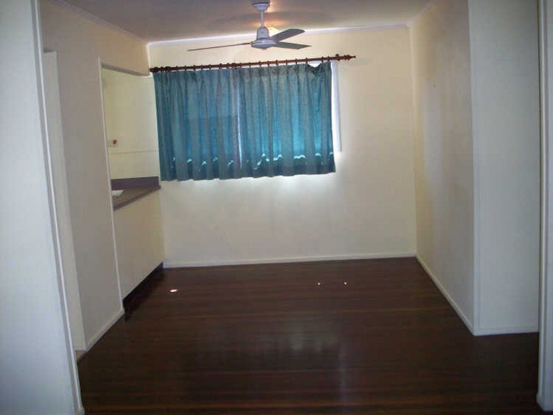 2 Moignard Street, Manoora QLD 4870