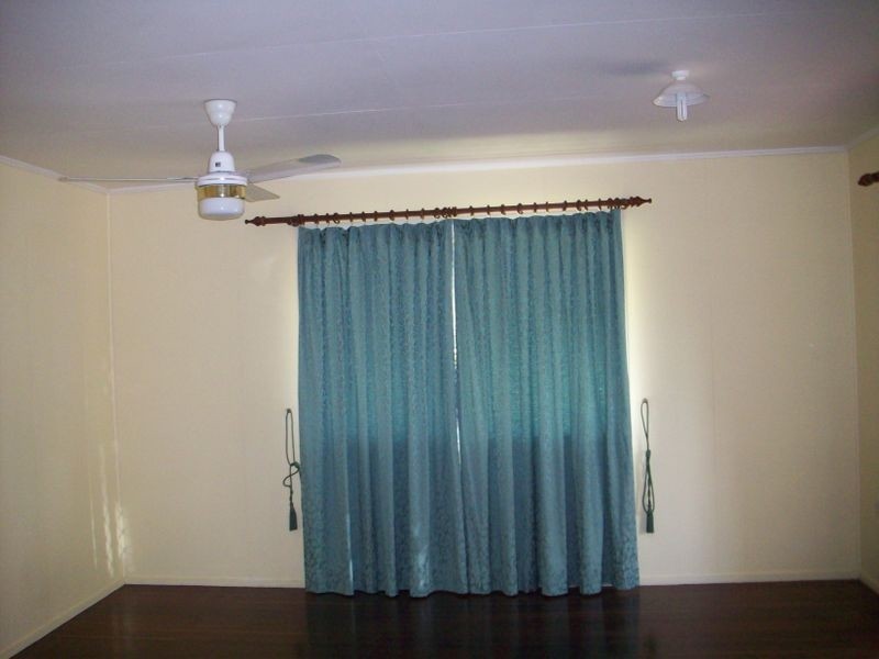 2 Moignard Street, Manoora QLD 4870