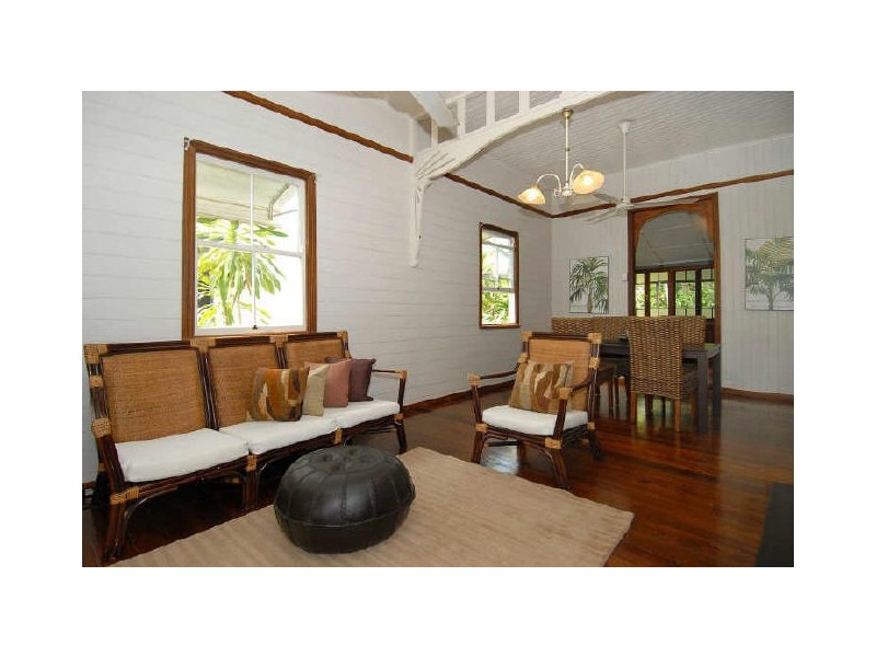 33 Smith Street, Cairns North QLD 4870