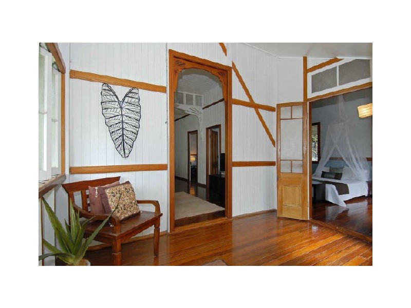 33 Smith Street, Cairns North QLD 4870