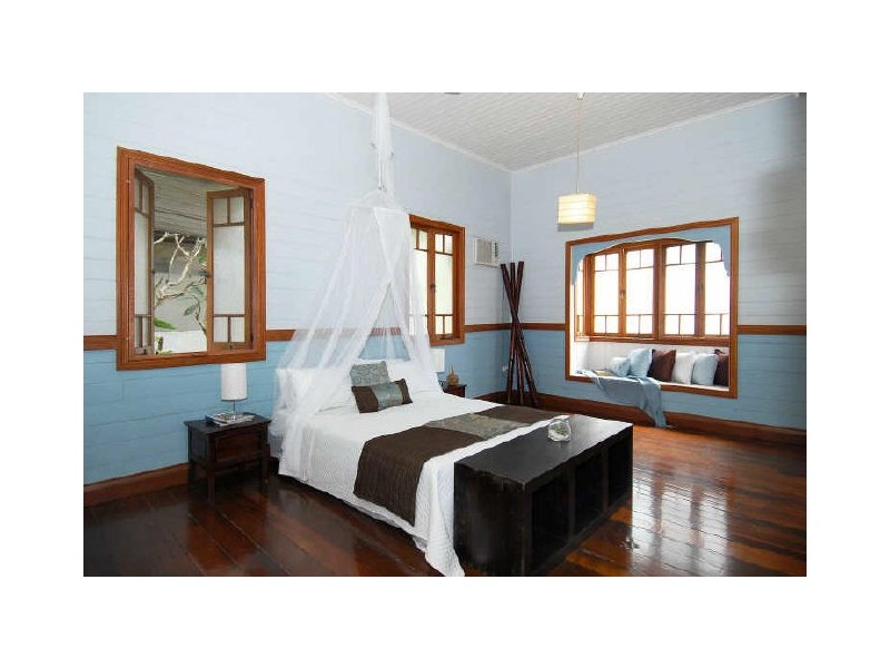 33 Smith Street, Cairns North QLD 4870