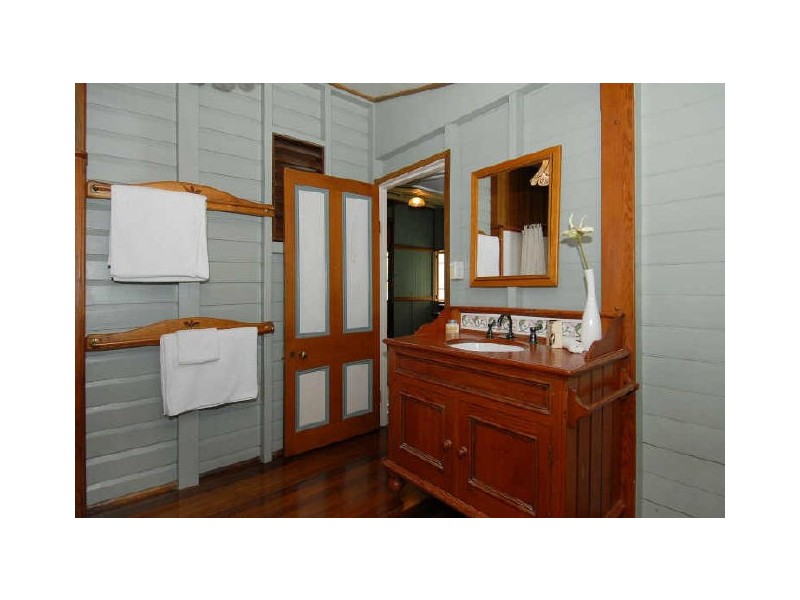 33 Smith Street, Cairns North QLD 4870