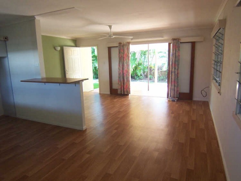 2/432 Mccoombe Street, Mooroobool QLD 4870